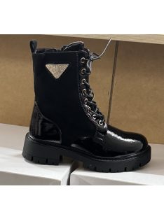 LORENA BAKANCS - FEKETE