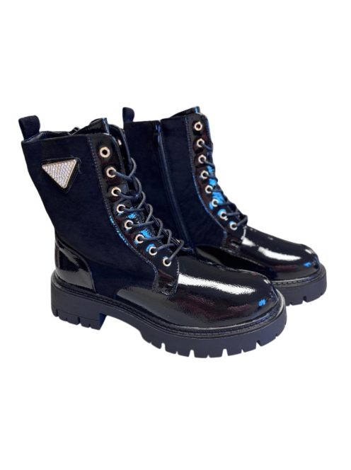 LORENA BAKANCS - FEKETE