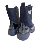 LORENA BAKANCS - FEKETE